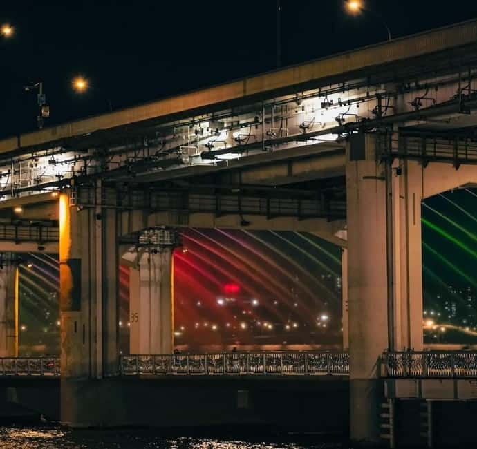 Seoul: Small Group Picnic & Night Bike Ride at Han River - Banpo Bridge Moonlight Rainbow Fountain: the photo stop that steals the show