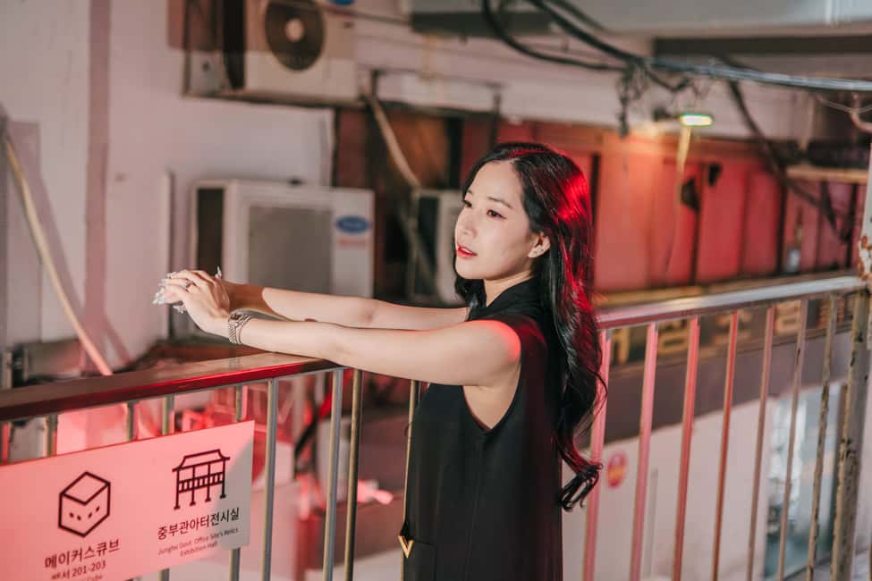 Seoul: Street Photoshoot and Hidden Gem History Walking Tour - Cheonggyecheon at golden hour: light that flatters without overthinking