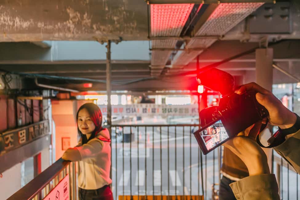Seoul: Street Photoshoot and Hidden Gem History Walking Tour - Your pro photographer and edited photo delivery (OneDrive link)
