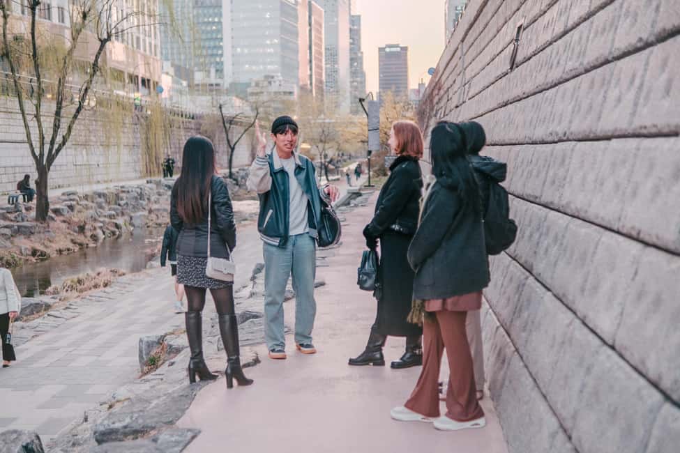 Seoul: Street Photoshoot and Hidden Gem History Walking Tour - History storytelling in Jongno: what you learn while you walk