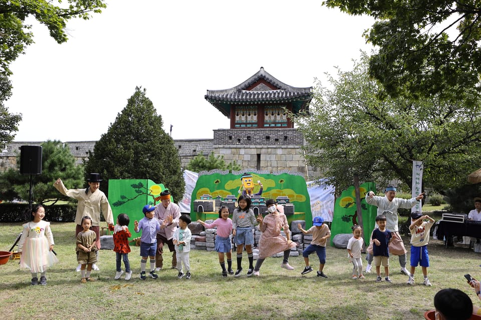 Seoul: The 62nd Suwon Hwaseong Cultural Festival Day Tour - Fortress walk + festival free time: how to use the open window