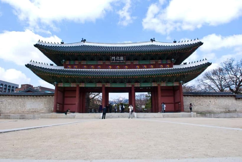 Seoul: UNESCO Sites tour: Palace, Shrine & Bukchon Village - Lunch, entrances, and what your $36 actually covers