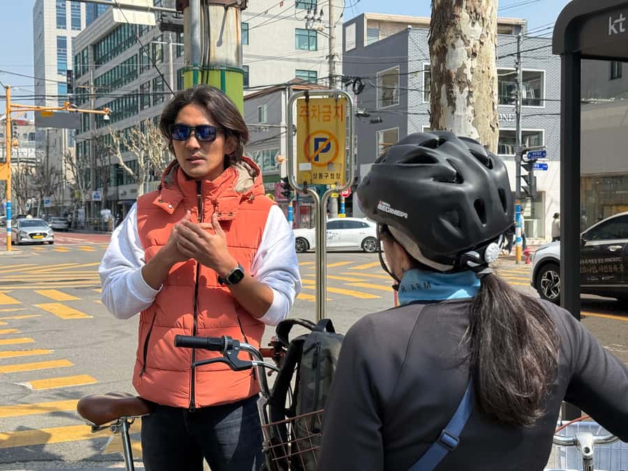 Seoul: Urban Nature Bike Tour along Han River - Seongsu-dong, the Brooklyn of Seoul: where style meets local life