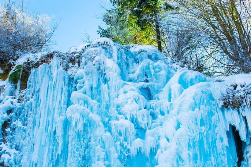 Seoul: Vivaldi Park Winter Ski with Eobi Ice Valley Day Tour - Picking Your Package: Shuttle Only vs Ski vs Snowboard vs Sled