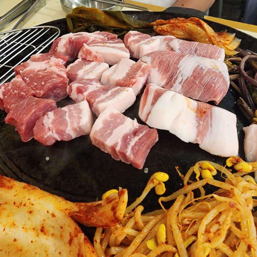 Seoul: Wine & Korean BBQ, Perfect Pairing Dinner in Sinchon - The social dining experience that makes conversation easy