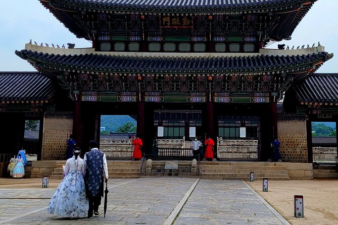 (Small Group) Palace & Seoul Old Town Highlights - Gwanghwamun Square: Statues, Scale, and Palace-Front Orientation