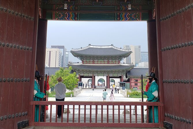 (Small Group) Palace & Seoul Old Town Highlights - Gyeongbokgung Palace: Joseon Power, Built in 1395