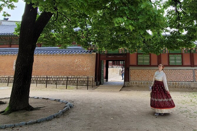 (Small Group) Palace & Seoul Old Town Highlights - Bukchon Hanok Village: Hanok Lanes Between Palaces