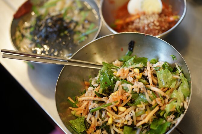Street Food Fiesta in Namdaemun Market - The lunch choice: Kalguksu or Bori Bibimbap