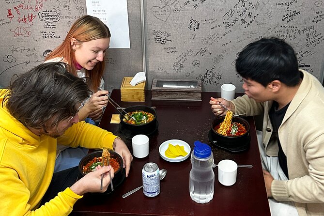 Street Food Tour in Jongno, Heart of Seoul - Bukchon Hanok Village: Final stroll through the “step back in time” streets