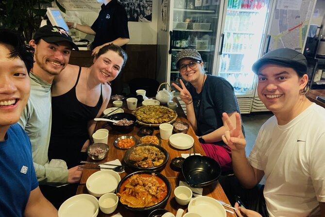 Sunset Walking Tour in Naksan Park with Dinner - Small group size: why it changes the whole mood