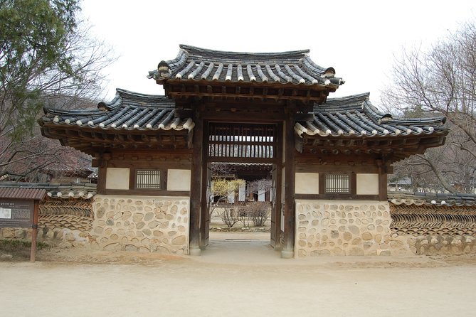 Suwon Hwaseong Fortress and Korean Folk Village Day Tour from Seoul - Lunch Included: A Real Break Before the Cultural Village