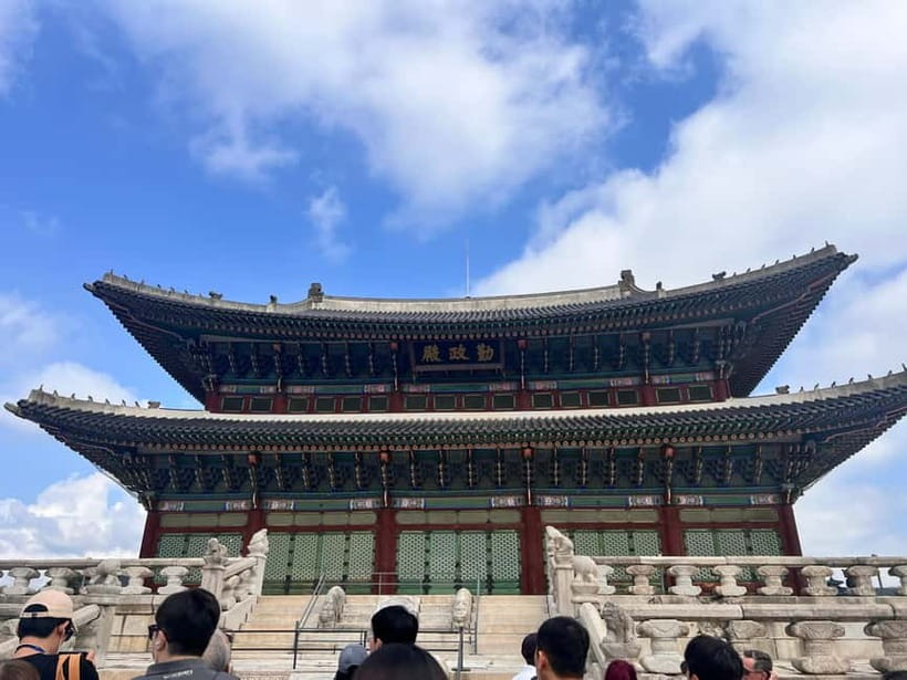 Time Travel in Seoul: Gyeongbokgung, Folk Museum & Bukchon - A hanok café tea break with a view of your day