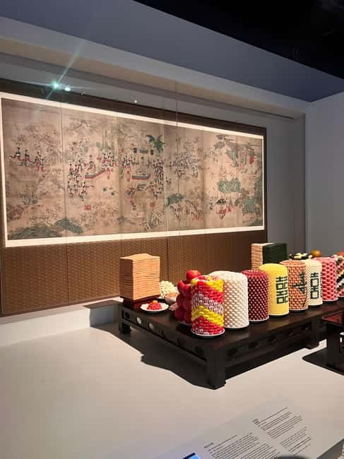 Time Travel in Seoul: Gyeongbokgung, Folk Museum & Bukchon - Small group comfort: why max 6 changes everything