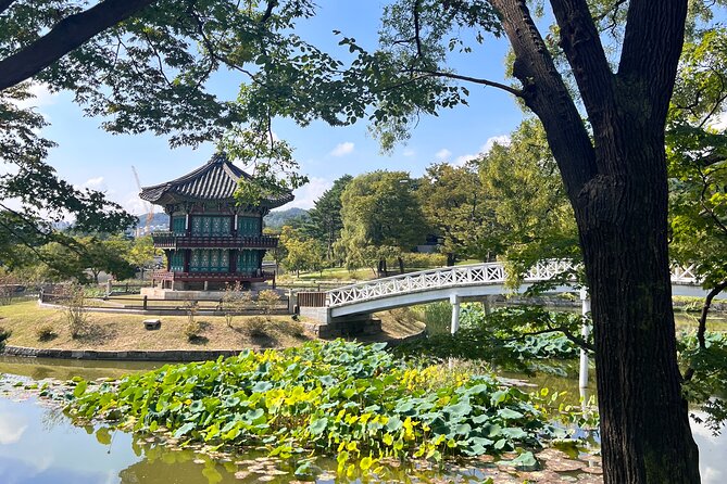 Time Travel in Seoul: Gyeongbokgung Palace, Folk Museum & Bukchon - Why a 6-Person Group Changes Everything in Seoul
