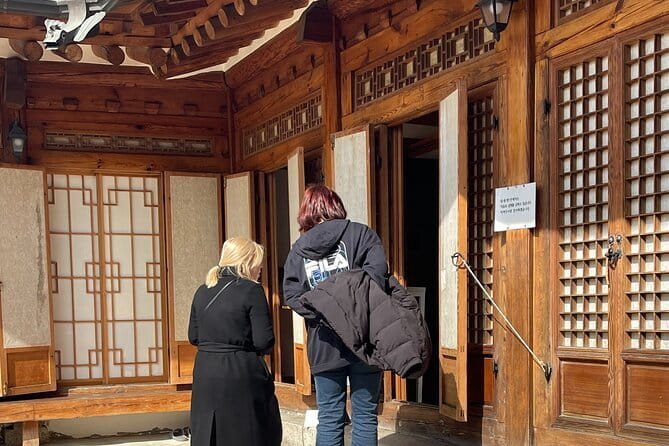 Tour Seoul’s oldest district with a storyteller from Bukchon - Bukchon storytelling: 600 years in 2 to 3 hours