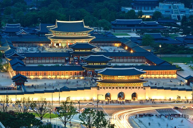 Walking Tour with Gyeongbokgung Palace, Bukchon, Insadong - Small group pace, earphones, and what to wear