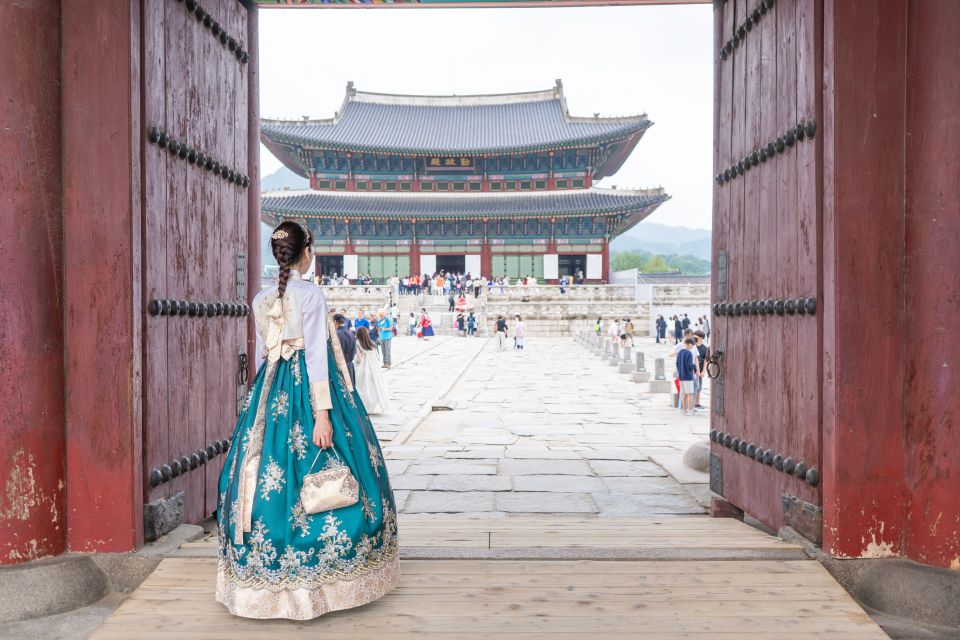 Your Personal Seoul Photographer! - Gyeongbokgung Palace Photo Stop: Finding Angles Even When It’s Crowded